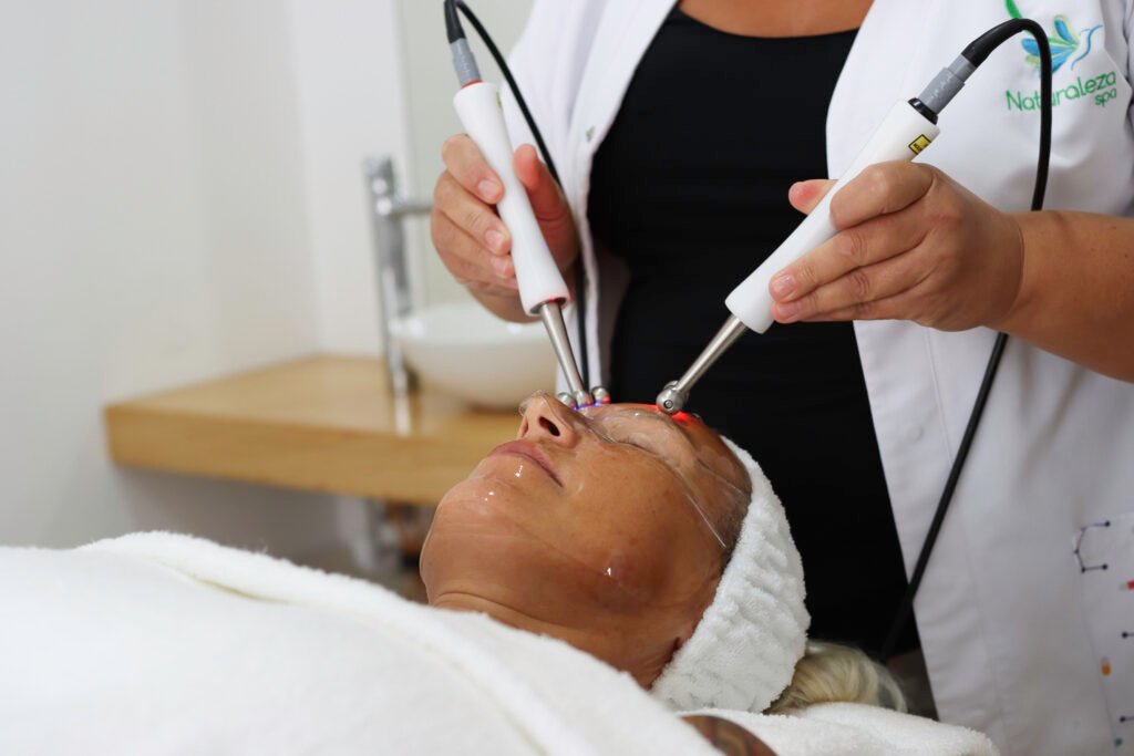 Limpieza Facial Premium con Indiba & CACI
